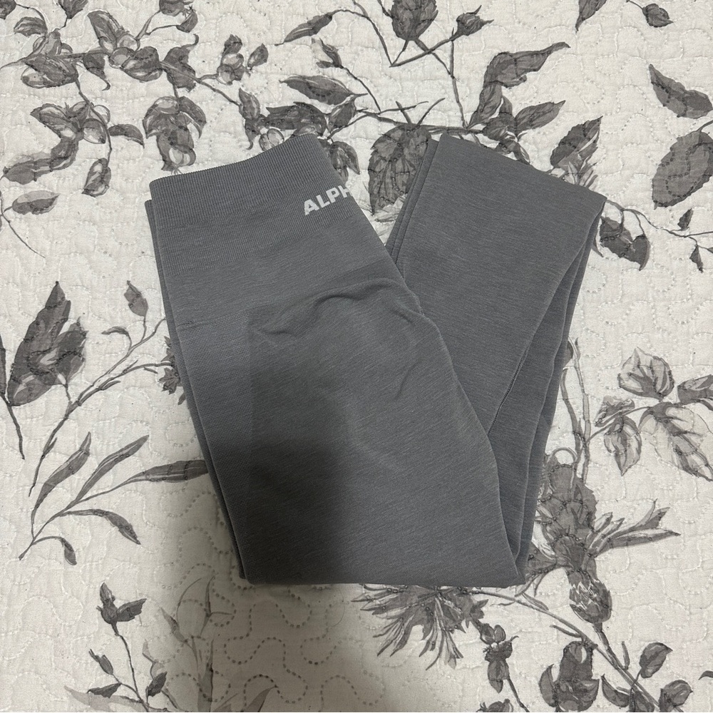 Alphalete Amplify Legging in Medium Grey (XS)